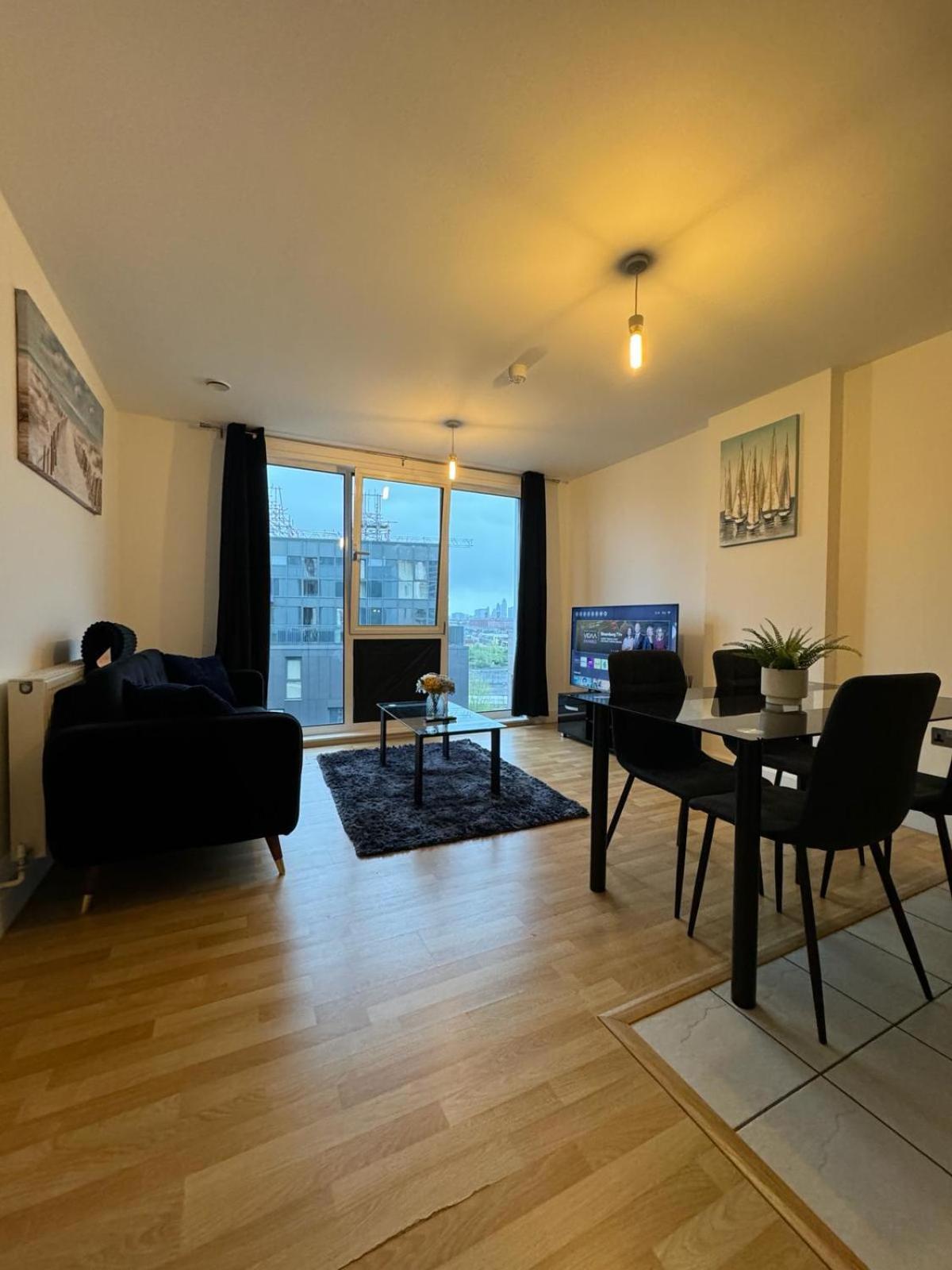 Spacious 2 Bedrooms Apartment In Stratford London Exterior photo