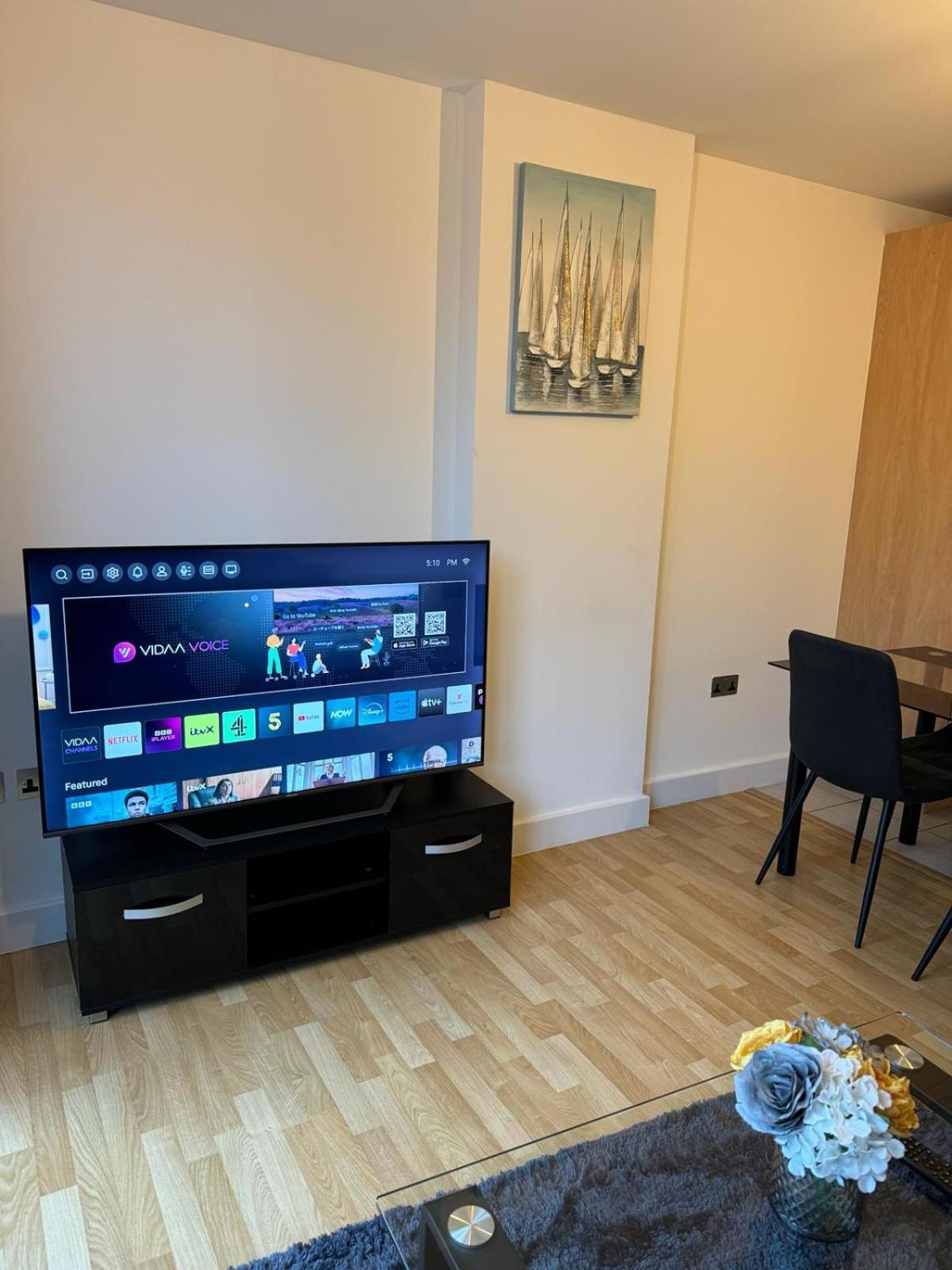 Spacious 2 Bedrooms Apartment In Stratford London Exterior photo